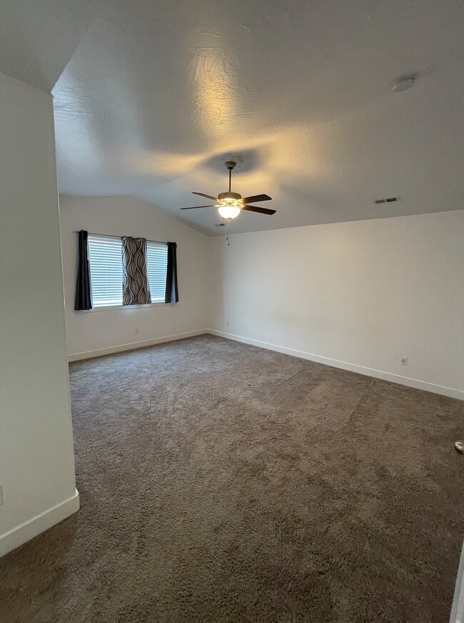Building Photo - 4772 Silver Ridge Rd
