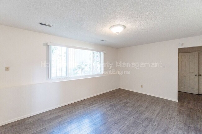 Building Photo - 10309 N Hooper Rd