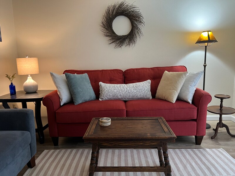 Building Photo - 376 Catron St N