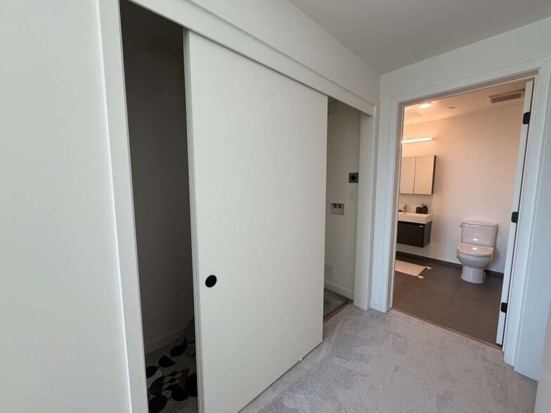 Building Photo - 395 6th St