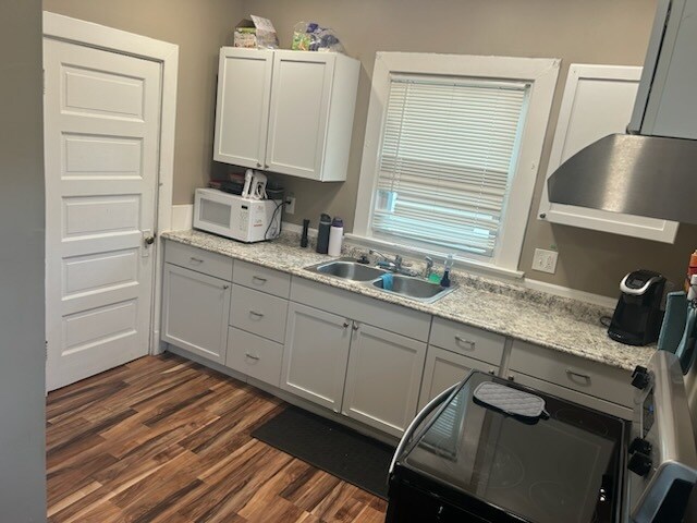 Building Photo - 900 E Stewart St