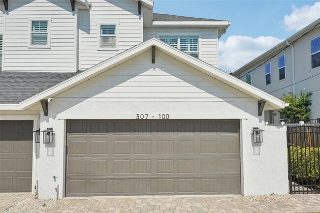 Building Photo - 307 S Arrawana Ave