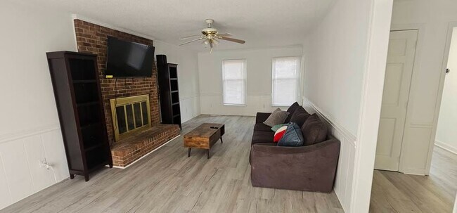 Building Photo - 438 Blue Rock Dr