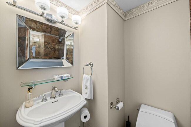 Building Photo - 2110 N Ocean Blvd