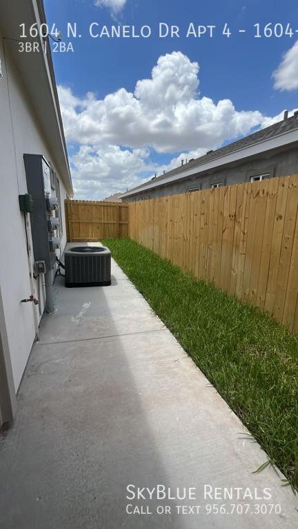 Building Photo - 1604 Canelo Dr