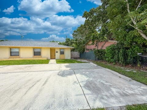 Building Photo - 3100 N Dixie Hwy