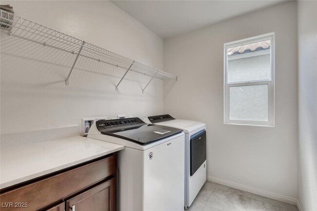 Building Photo - 8379 Lagunilla Ave