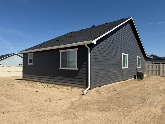 Building Photo - Beautiful newer 3 bed 2 bath home in Caldwell just off Linden Rd and Middleton Rd
