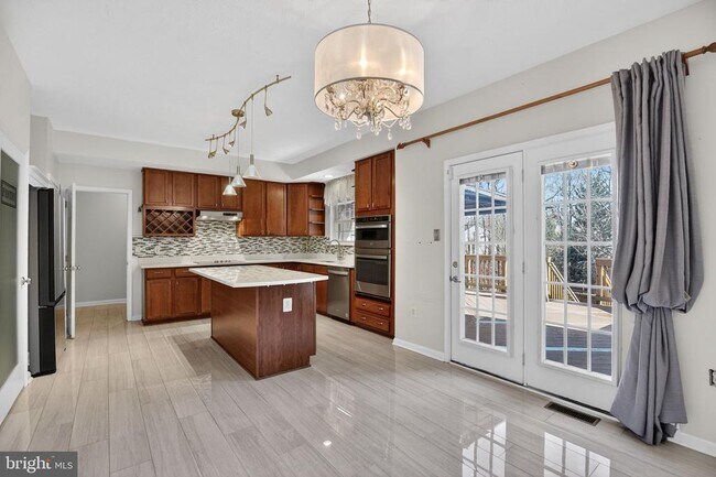 Building Photo - 2323 Springdale Ln