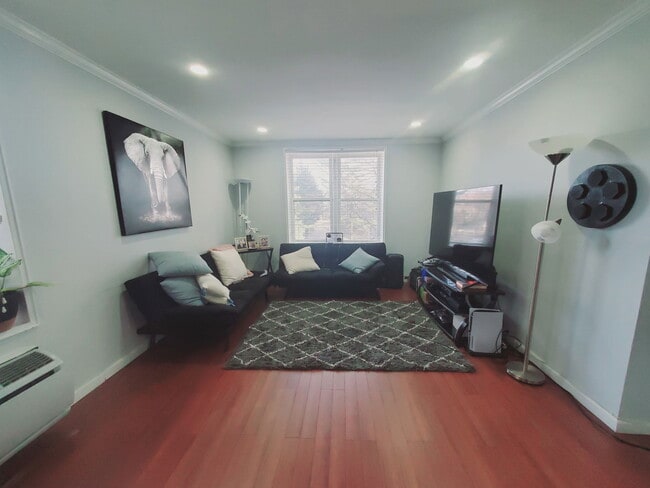 Building Photo - 7 4th St