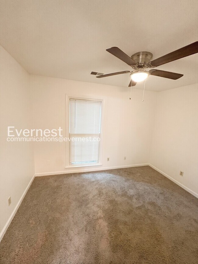 Building Photo - Spacious  Home with Deck, Patio, and Garage! / 3 Bed, 2 Bath / Available now!