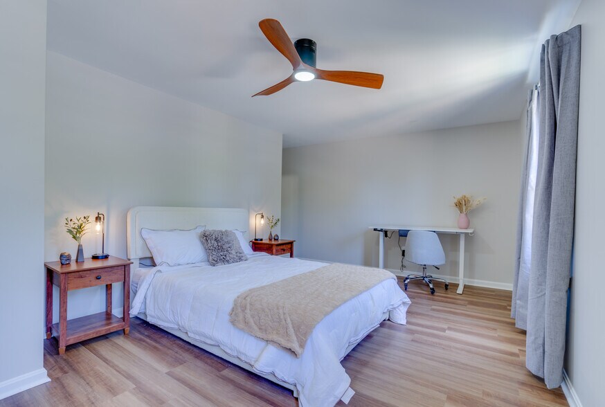 Primary Bedroom - 8056 Central Park Dr