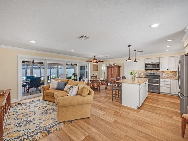 Building Photo - 2250 NE 35th St