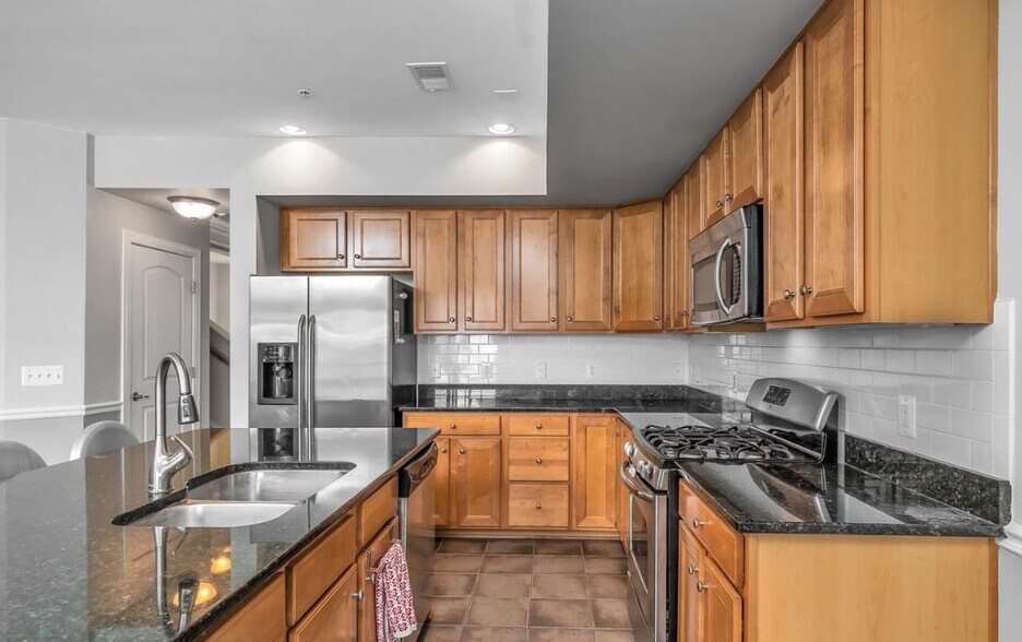 Building Photo - 15155 Kentshire Dr