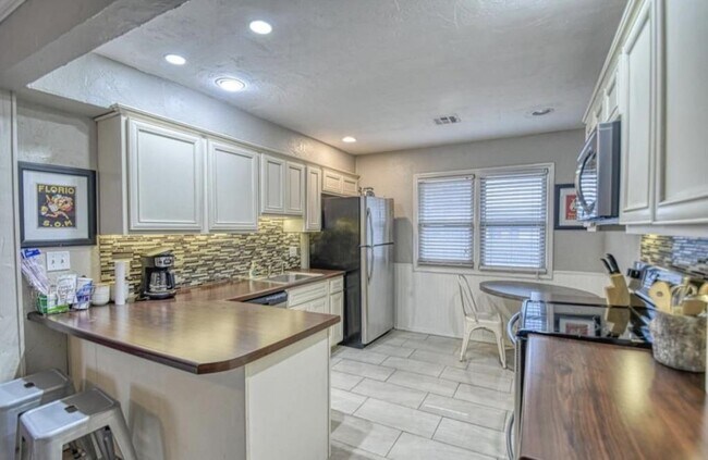 Building Photo - 4508 NW 34th St