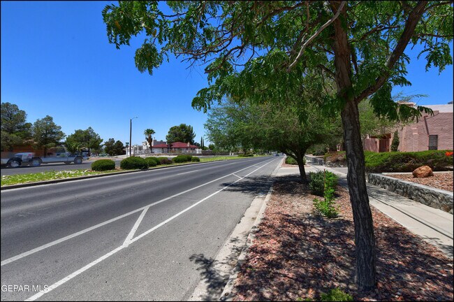 Building Photo - 710 N Resler Dr