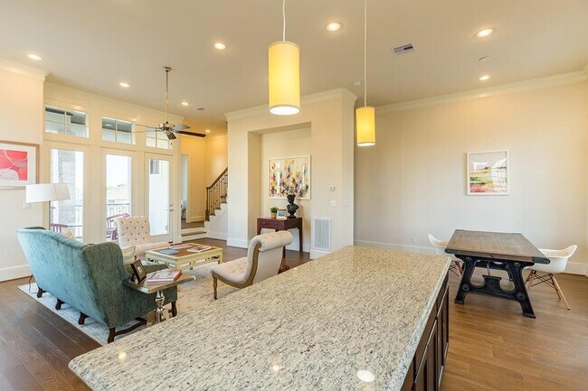 Building Photo - 9546 London Bridge Station