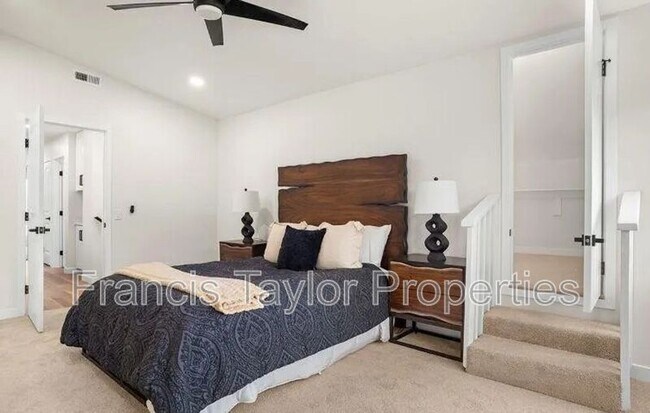 Building Photo - 13837 Paseo Cardiel