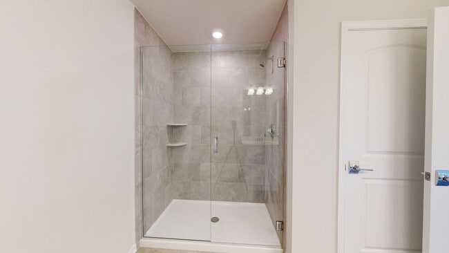 Building Photo - 1401 Salt Springs Dr