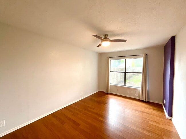 Building Photo - *MOVE IN SPECIAL* 2-Story 3 Bedroom / 2.5 Bath Home Near Lackland AFB!
