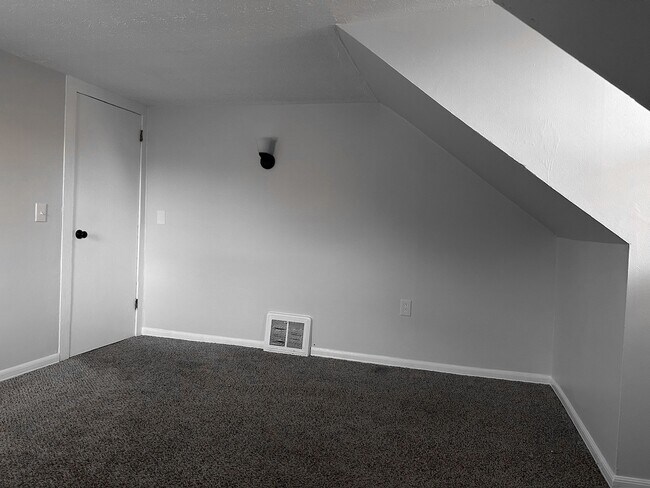 Building Photo - 222 W Union St