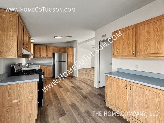 Building Photo - 9950 N El Uno Minor