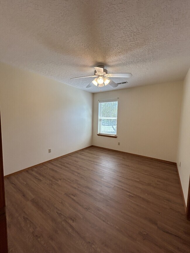 Building Photo - 1 Autumnwood Ct