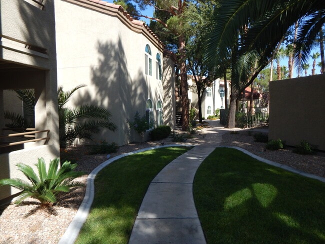 Building Photo - 3145 E Flamingo Rd