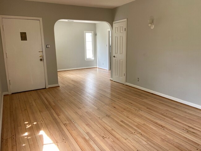 Building Photo - 4020 Tivoli Ave
