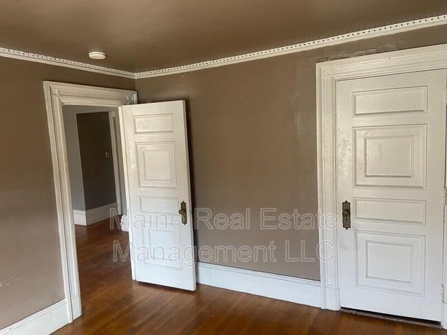 Building Photo - 99 Broadway