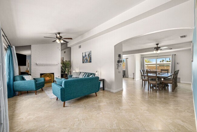Building Photo - Sunnyside House with Pool in Palm Springs (Monthly Only - No Long Term)