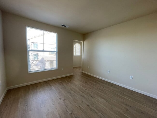 Building Photo - Vessona: Desirable Gated Community: 2bdrm 2bath with Loft!