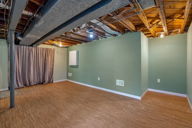 Building Photo - Recently Updated Home in Baldwin!