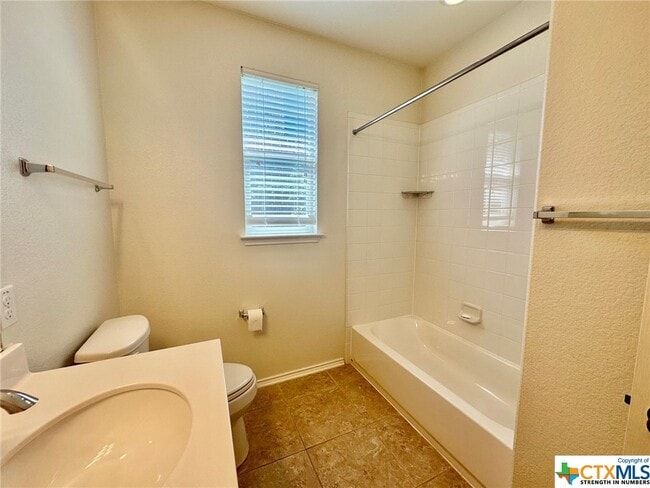 Building Photo - 413 Hunters Hill Dr
