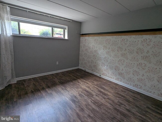 Building Photo - 114 Roberts Ln