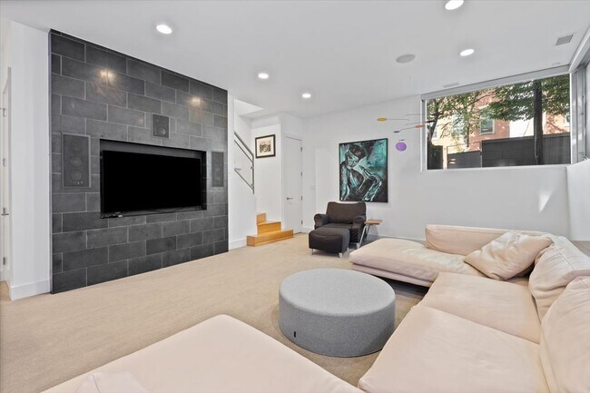 Building Photo - 1823 W Race Ave