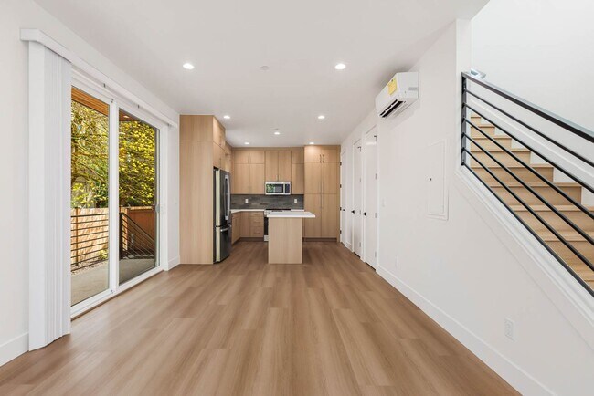 Building Photo - 106 6th St South