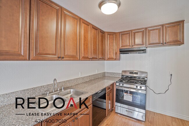 Building Photo - 17830 1/3 Sherman Way-379