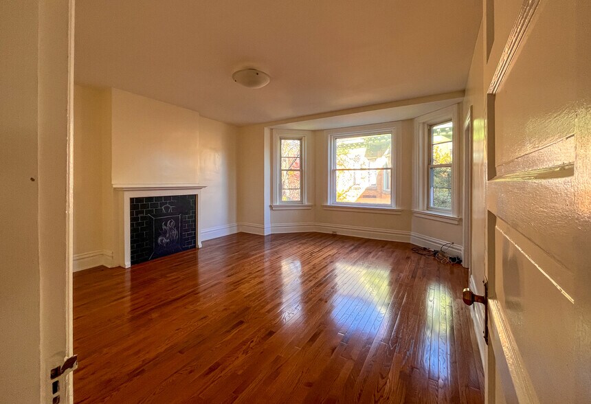 Building Photo - 926 Savannah Ave