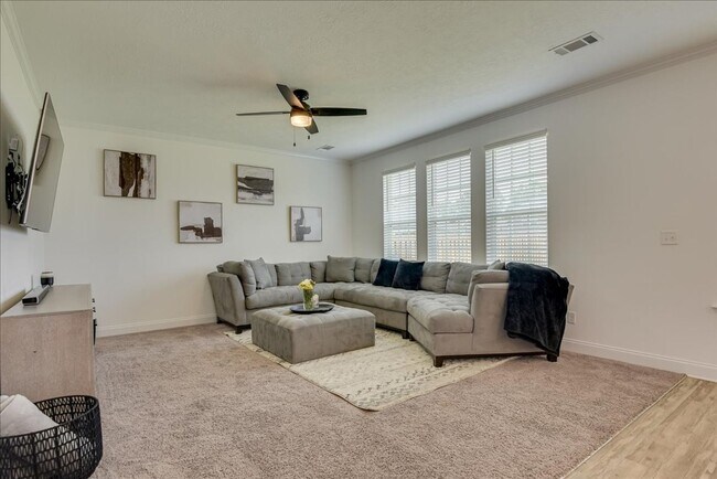 Building Photo - Beautiful Home in a Great Neighborhood