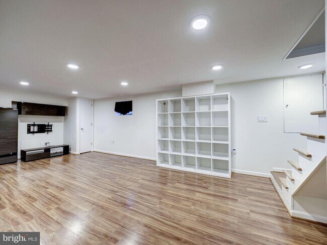 Building Photo - 5208 Glenwood Rd