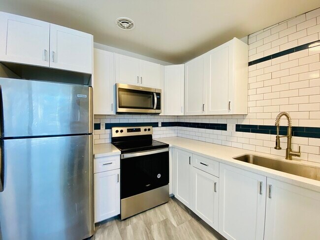 Building Photo - $500 Move In Special! Modern living in thi...