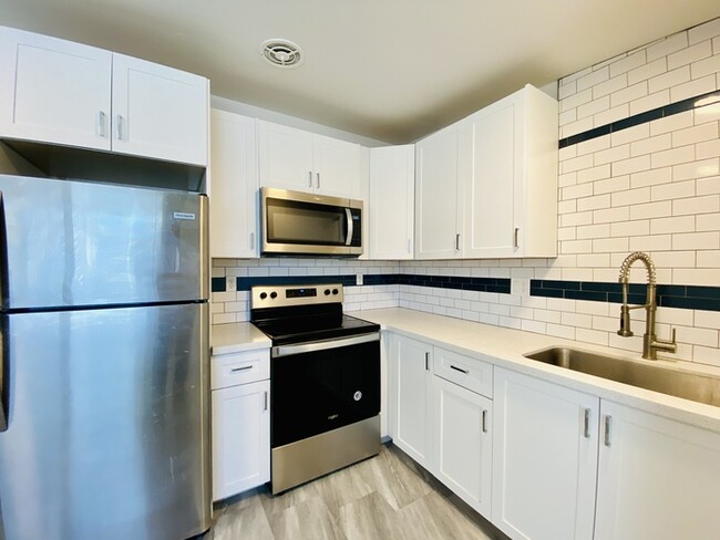 Building Photo - $600 OFF Move In Special ! Spacious Design...