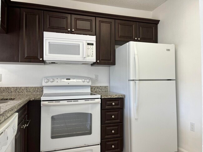 Building Photo - 18106 Glenmoor Dr