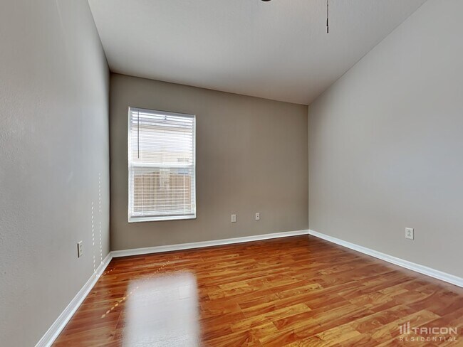 Building Photo - 24633 Laurel Ridge Dr