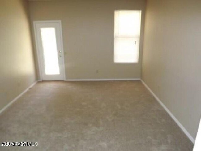 Building Photo - 2471 W Hemlock Way