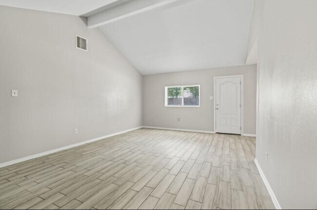 Building Photo - 6811 Feather Creek Dr