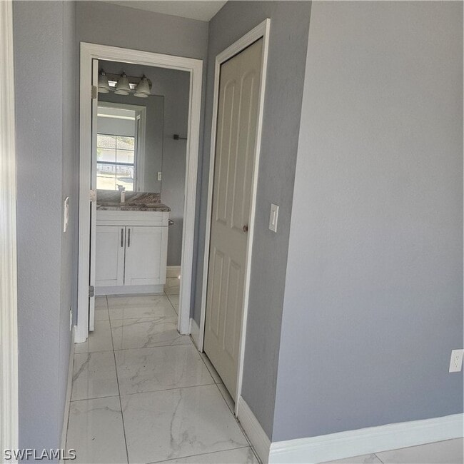 Building Photo - 131 Gilbert Ave S