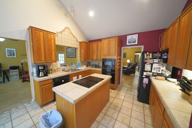 Building Photo - Gorgeous Home in the Coveted Greenshire Subdivision - Realtor Commission: $400