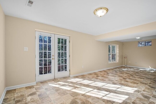 Building Photo - 655 Lancaster St